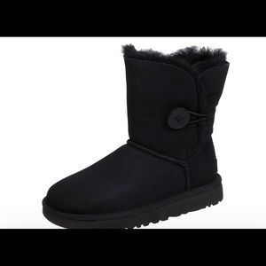 UGG Womens Bailey Button II Black